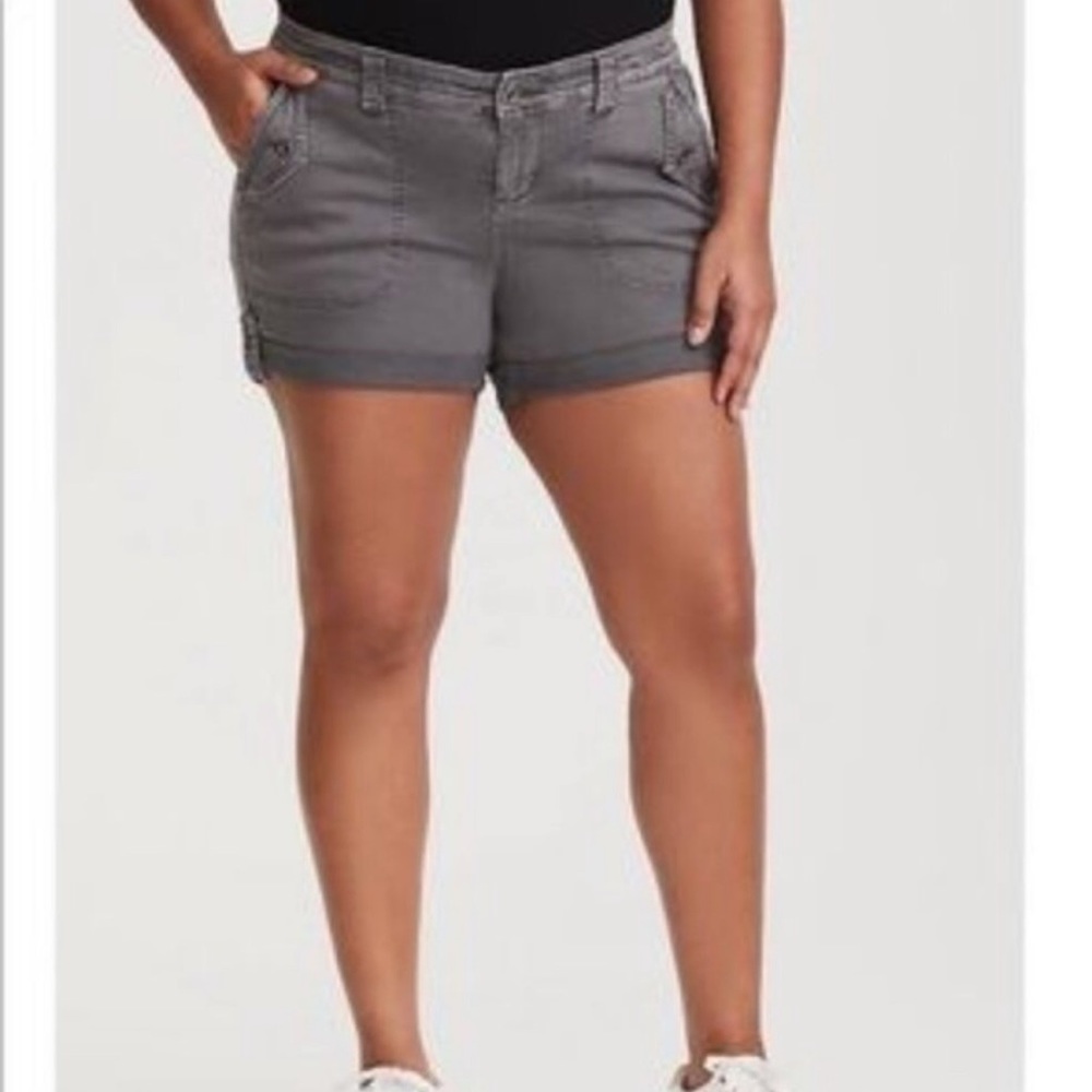Torrid military stretch twill mid rise shorts size 24